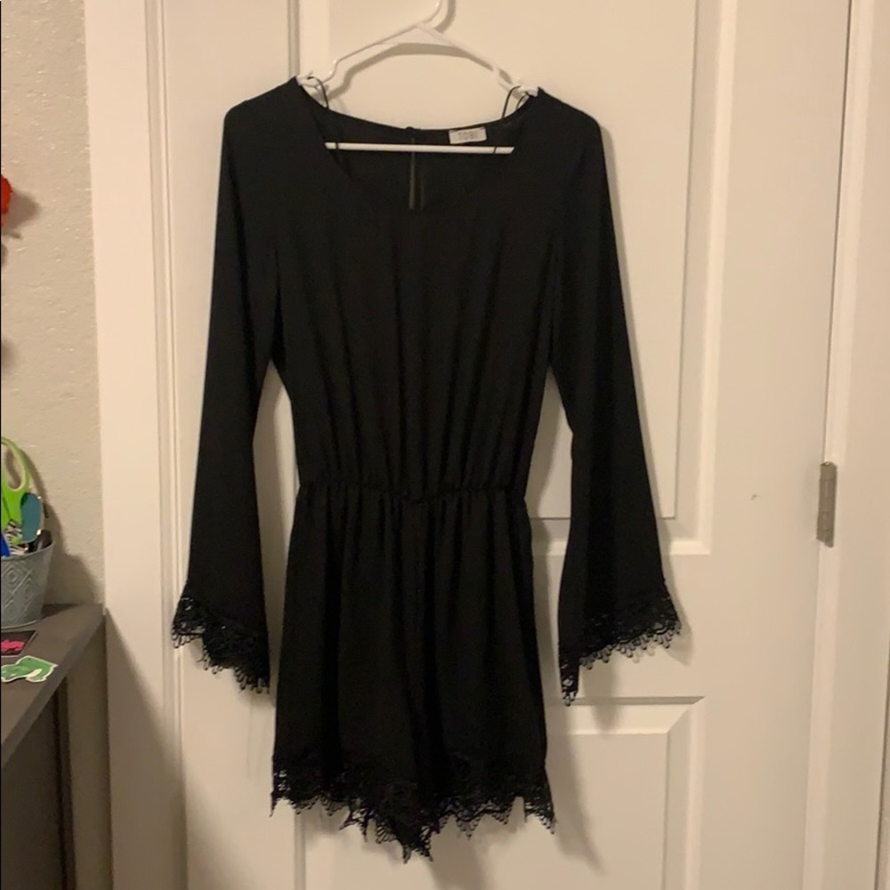 Black long sleeves short jumpsuit